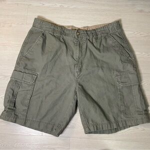 St John's Bay Men's Cargo Shorts Size 38 Khaki Olive   Cotton Blend EUC